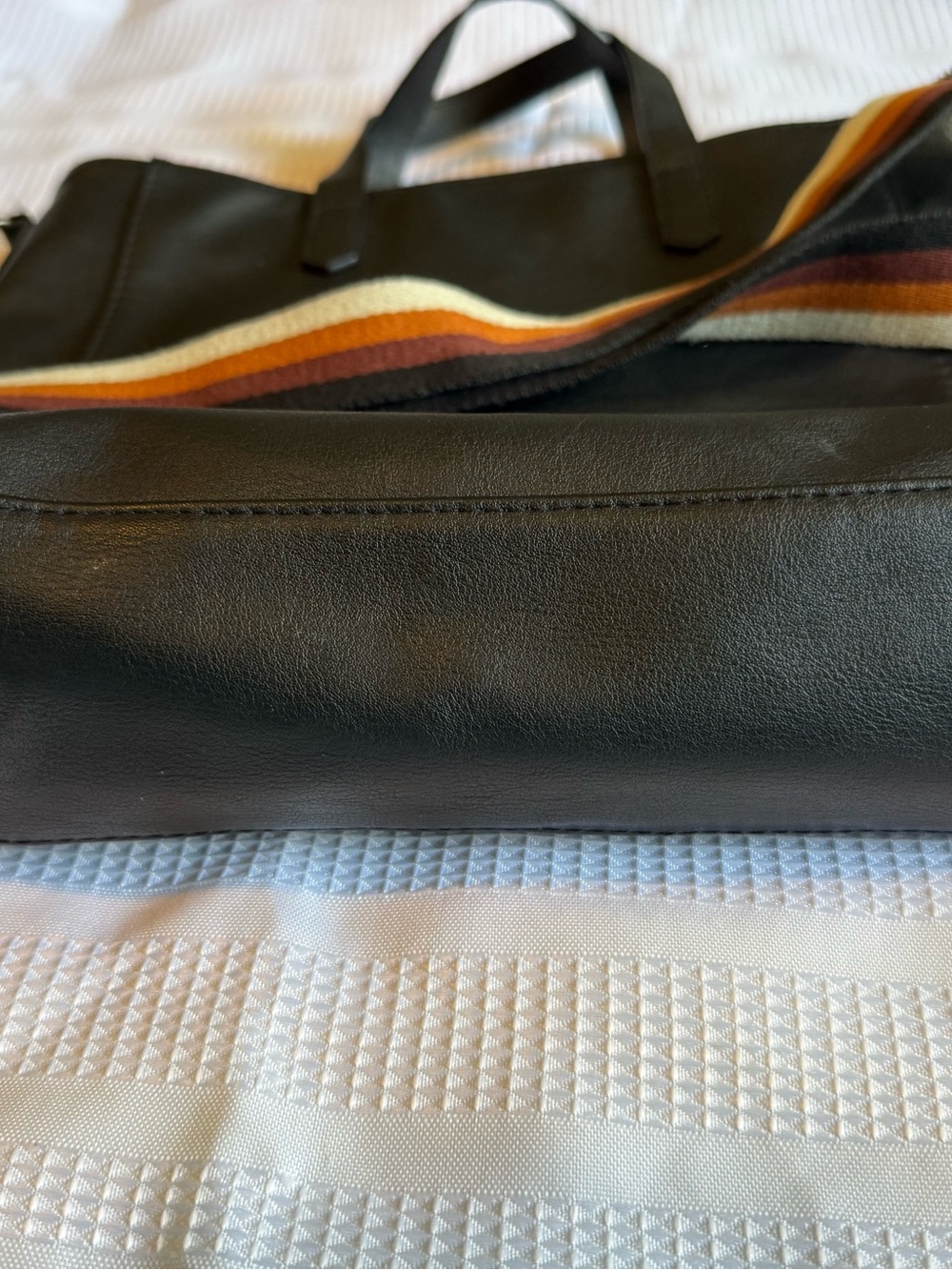 Universal Thread zippered Black Leather crossbody bag with canvas strap - Picture 6 of 8